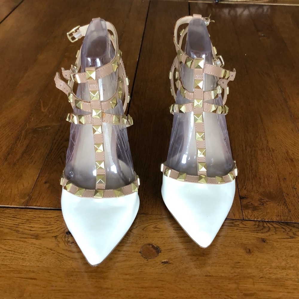 BCBGeneration White Stud Pumps size 8.5